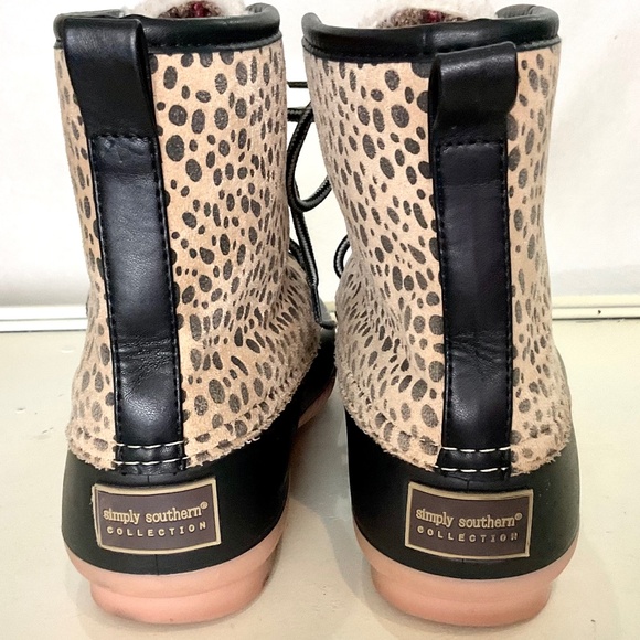 SIMPLY SOUTHERN Women's Tan Black Leopard Lace Up Rain Snow Duck Boots Size 7 - Picture 6 of 16
